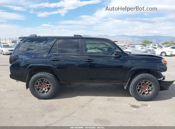JTEMU5JR3M5932066 2021 TOYOTA 4RUNNER Black Widok wnętrza z tyłu