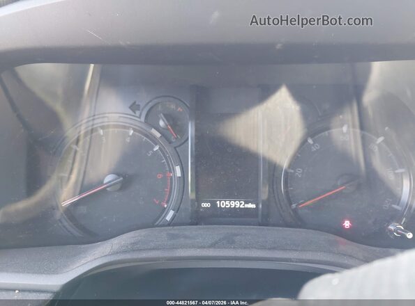 JTEMU5JRXM5935482 2021 TOYOTA 4RUNNER Red Widok tylnych siedzeń