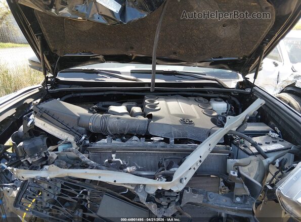 JTENU5JRXR6221129 2024 TOYOTA 4RUNNER Black Հետևի տեսք
