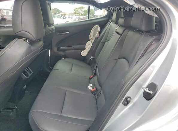 JTHB6JBH2R2173468 2024 LEXUS UX Silver Widok wnętrza z tyłu