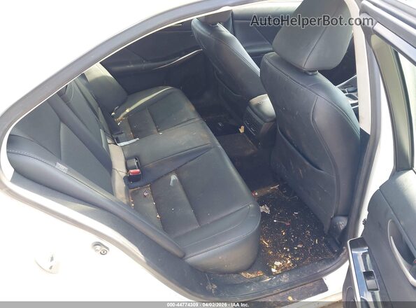 JTHC81D23K5039225 2019 LEXUS IS 300 White Widok naklejki z numerem VIN