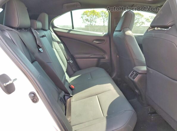 JTHP9JBH3P2066679 2023 LEXUS UX White Սալոնի հետևի տեսք
