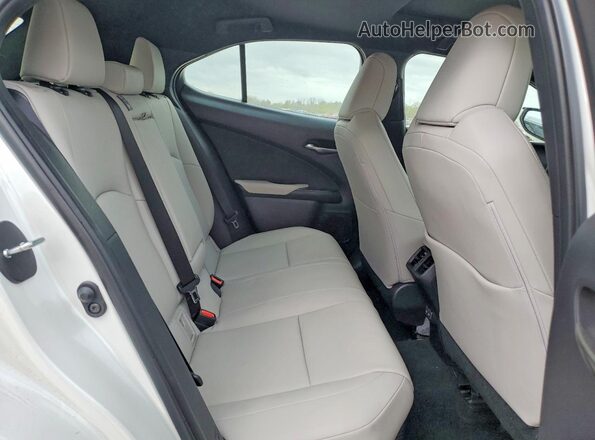 JTHP9JBH7R2076988 2024 LEXUS UX Белый Вид задней части салона