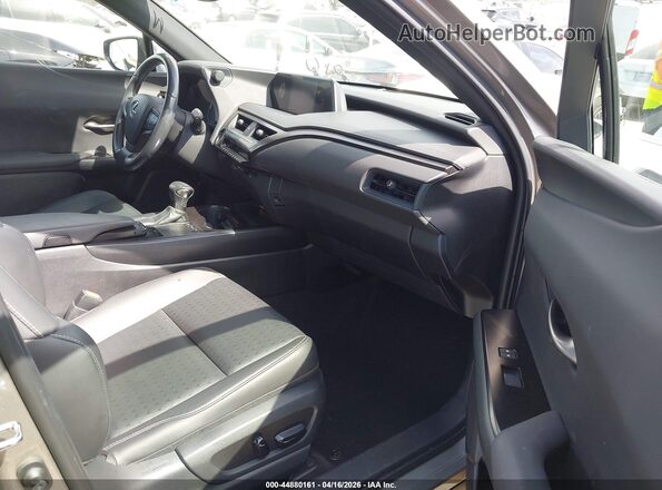 JTHX3JBH7L2030120 2020 LEXUS UX 200 Silver Вид салону спереду