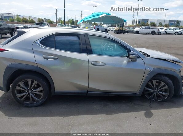 JTHY3JBH2K2014605 2019 LEXUS UX 200 Silver Вид задньої частини салону
