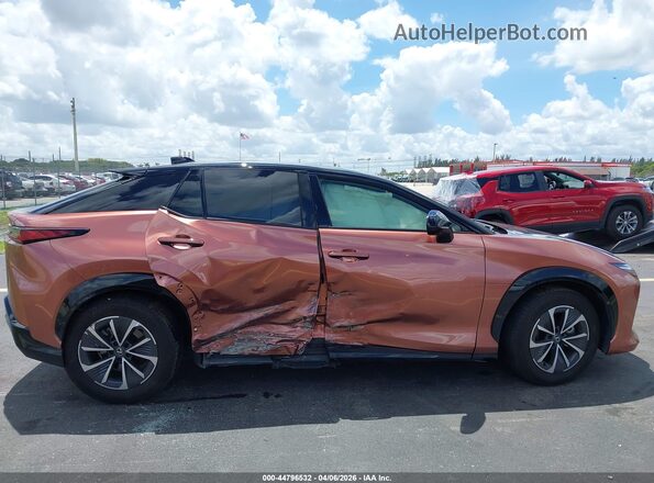 JTJABABB7SA010652 2025 LEXUS RZ 300E Pink Widok wnętrza z tyłu