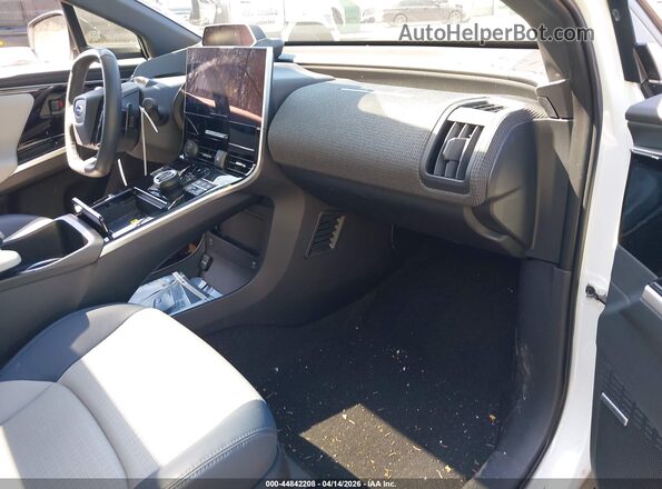 JTMABABA2RA053526 2024 SUBARU SOLTERRA White Widok wnętrza z przodu