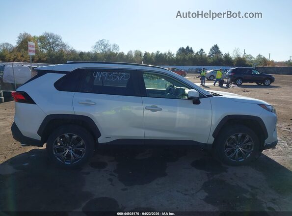 JTMB6RFV2ND069397 2022 TOYOTA LE White Вид задньої частини салону