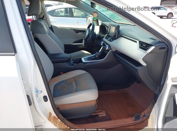 JTMB6RFV8MD025323 2021 TOYOTA LE White Vista interior delantera