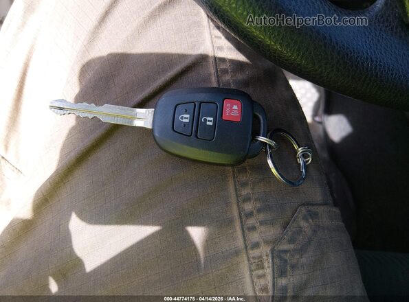 JTMBFREV5GJ102592 2016 TOYOTA LE Белый Вид панели приборов
