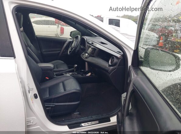 JTMJFREV0JJ227602 2018 TOYOTA RAV4 White Front interior view