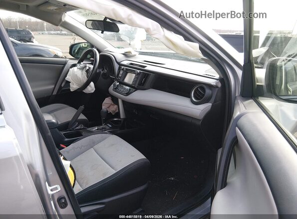 JTMRFREV5JJ211284 2018 TOYOTA LE Silver Front interior view