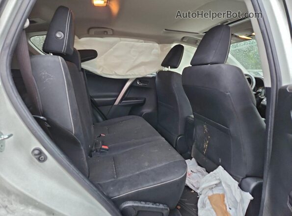JTMWFREV4HJ720957 2017 TOYOTA LE White Vista interior trasera