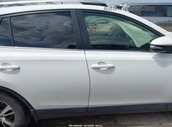 JTMWFREV5JJ722397 2018 TOYOTA LE White 