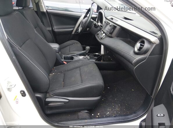 JTMWFREV6JJ150577 2018 TOYOTA LE White წინა სალონის ხედი