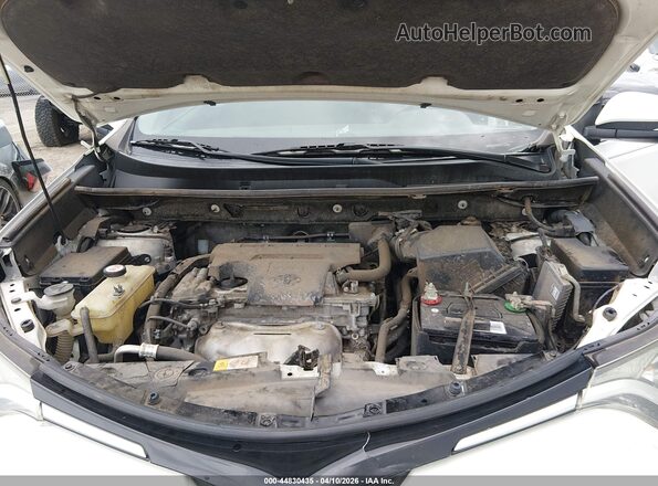 JTMWFREV6JJ150577 2018 TOYOTA LE White უკანა ხედი