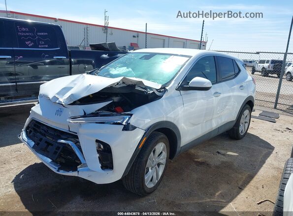 KL4AMBSPXSB153002 2025 BUICK ENCORE White წინა მარცხენა ხედი სამი მეოთხედიდან