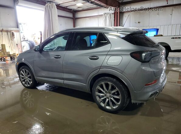 KL4AMGSL1TB056945 2026 BUICK ENCORE Gray Trasero izquierdo