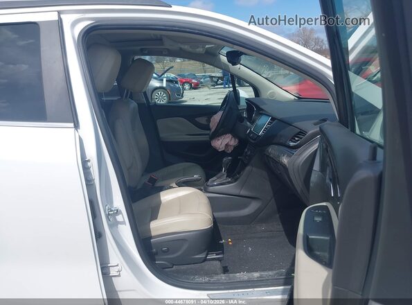 KL4CJHSB7JB521983 2018 BUICK ENCORE White Вид салону спереду