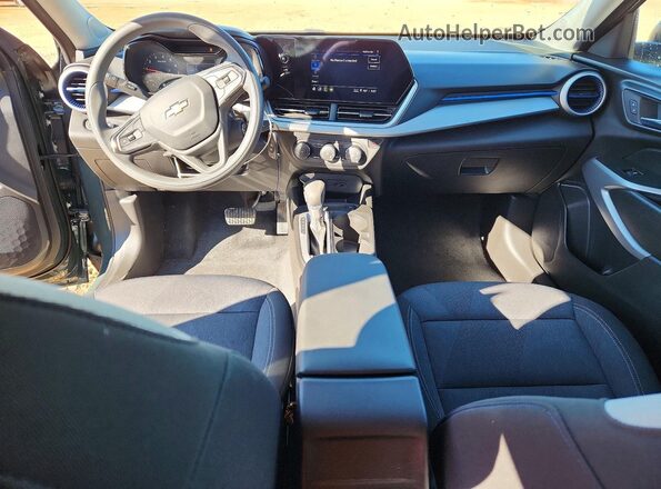 KL77LFEP8SC119086 2025 CHEVROLET TRAX Gray Dashboard view