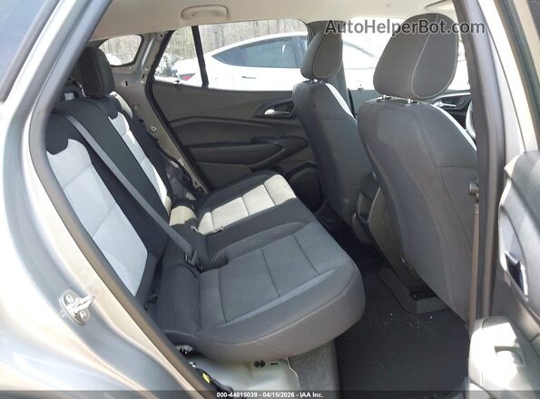 KL77LFEP9TC020374 2026 CHEVROLET TRAX Gray Widok naklejki z numerem VIN