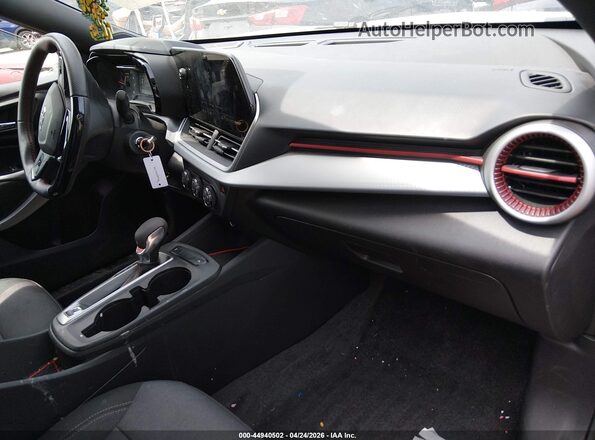 KL77LGE22RC193902 2024 CHEVROLET TRAX Silver Vista interior delantera