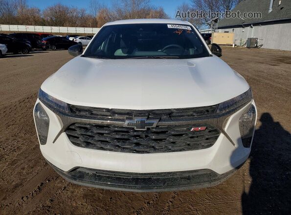 KL77LGEP3TC028959 2026 CHEVROLET TRAX Белый Вид спереди