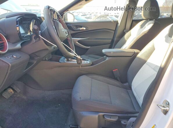 KL77LGEP3TC028959 2026 CHEVROLET TRAX Белый Вид салона спереди
