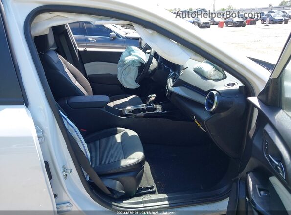 KL77LHEP1TC017030 2026 CHEVROLET TRAX White Widok wnętrza z przodu