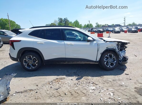 KL77LHEP1TC017030 2026 CHEVROLET TRAX White Widok wnętrza z tyłu