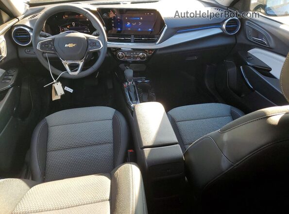 KL77LHEP2TC050084 2026 CHEVROLET TRAX Black Widok deski rozdzielczej