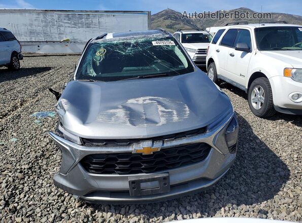 KL77LHEP3SC184231 2025 CHEVROLET TRAX Gray Vista frontal