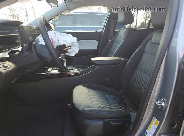 KL77LHEP3TC044617 2026 CHEVROLET TRAX Серебряный Вид салона спереди