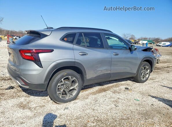 KL77LHEP3TC044617 2026 CHEVROLET TRAX Серебряный Задняя правая четверть