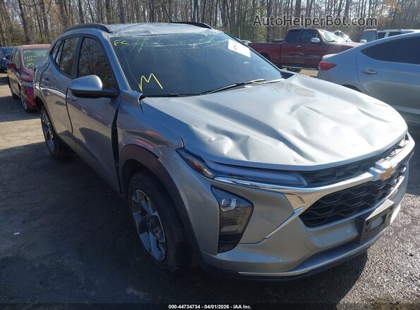 KL77LHEP4SC096904 2025 CHEVROLET TRAX Gray წინა ხედი