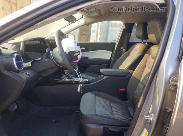 KL77LHEP5SC191164 2025 CHEVROLET TRAX Silver Widok wnętrza z przodu