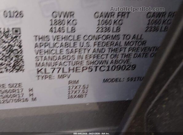 KL77LHEP5TC109029 2026 CHEVROLET TRAX Silver Widok komory silnika