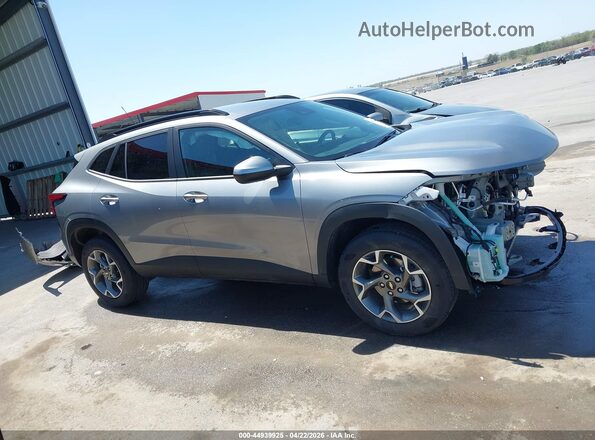 KL77LHEP8SC226666 2025 CHEVROLET TRAX Gray Vista interior de 360 grados