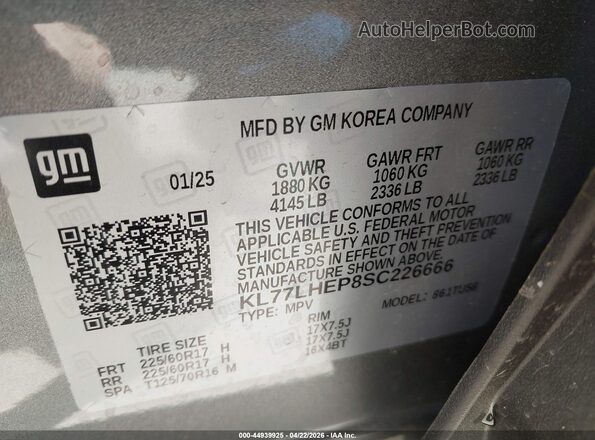 KL77LHEP8SC226666 2025 CHEVROLET TRAX Gray Vista del compartimento del motor