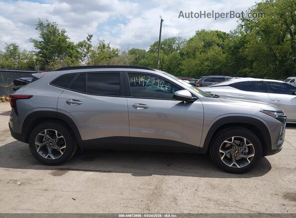 KL77LHEP8SC241975 2025 CHEVROLET TRAX Gray Սալոնի հետևի տեսք