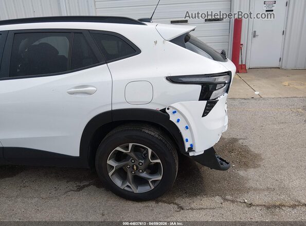 KL77LHEP9TC028020 2026 CHEVROLET TRAX White Front view