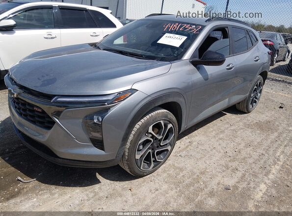 KL77LJEP0SC153638 2025 CHEVROLET TRAX Gray Przód lewy