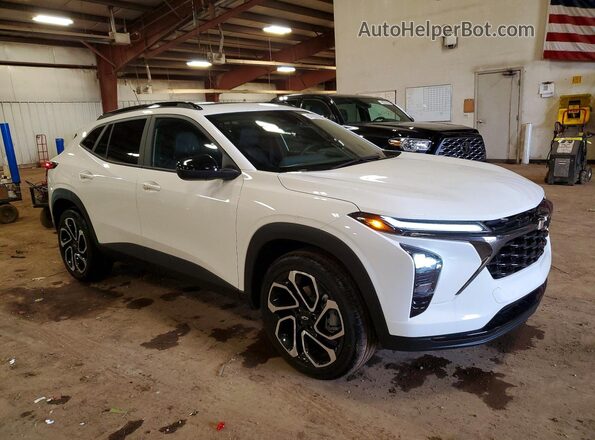 KL77LJEP3SC310935 2025 CHEVROLET TRAX White Przód prawy