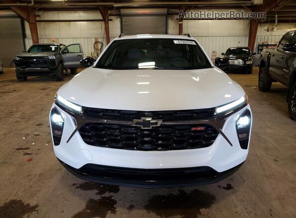 KL77LJEP3SC310935 2025 CHEVROLET TRAX White Widok z przodu