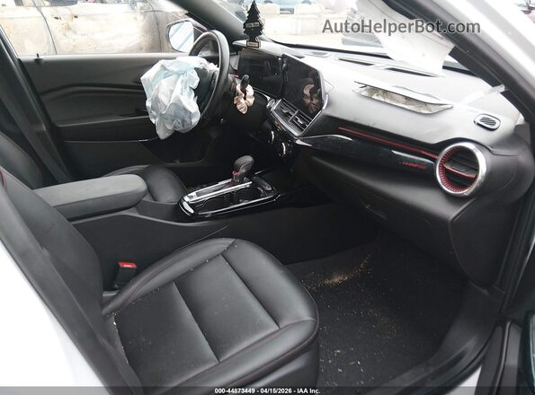 KL77LJEP5SC063837 2025 CHEVROLET TRAX White Widok wnętrza z przodu