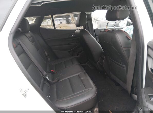 KL77LJEP5SC063837 2025 CHEVROLET TRAX White Widok naklejki z numerem VIN