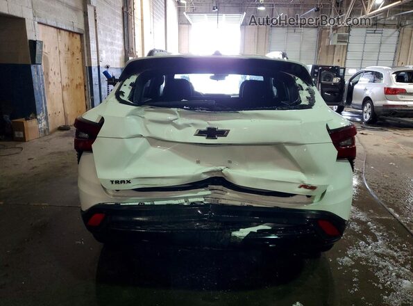 KL77LJEP9SC286818 2025 CHEVROLET TRAX White Rear view