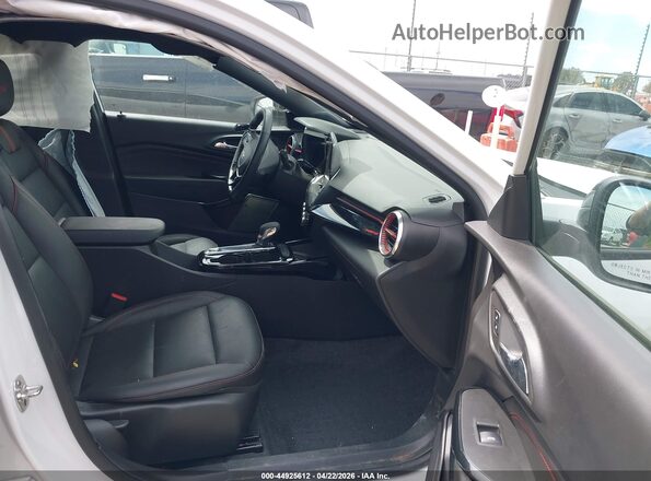 KL77LJEPXSC281000 2025 CHEVROLET TRAX White Սալոնի դիմացի տեսք