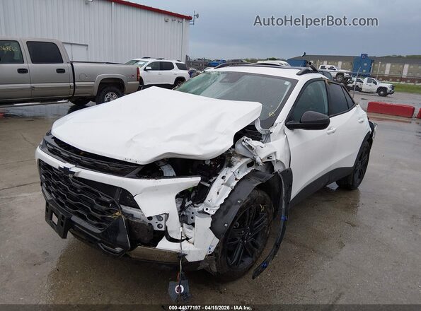 KL77LKEP1SC134327 2025 CHEVROLET TRAX Белый Вид спереди