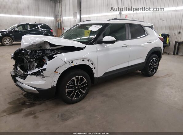 KL79MRSL2SB110902 2025 CHEVROLET TRAILBLAZER White წინა მარცხენა ხედი სამი მეოთხედიდან